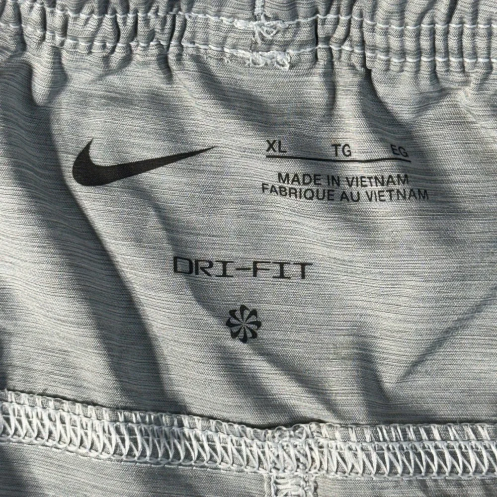 Nike Dri-FIT Mens XL Gray Heathered Training Athletic Shorts 7 Inch Inseam